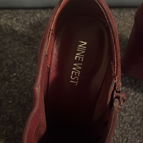 Beautiful burgundy Nine West ladies ankle boots - Picture 2 of 2
